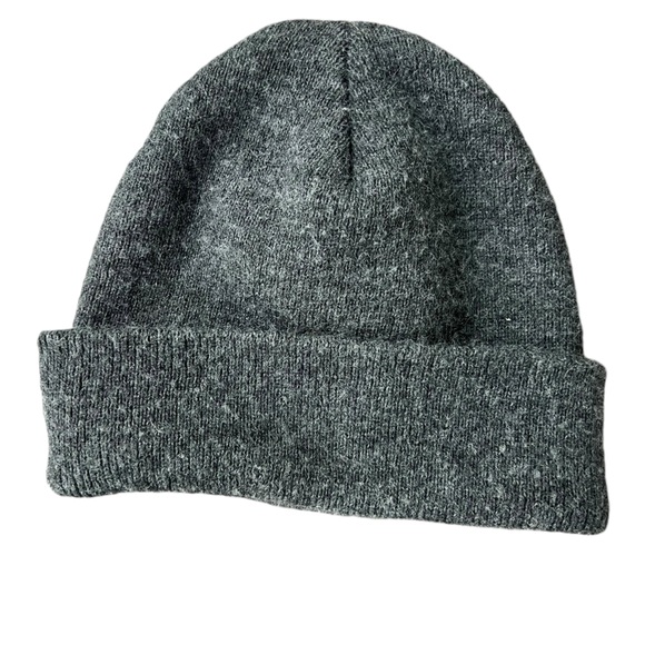 Carhartt youth gray cuffed beanie warm winter snow hat gender neutral - Picture 2 of 6